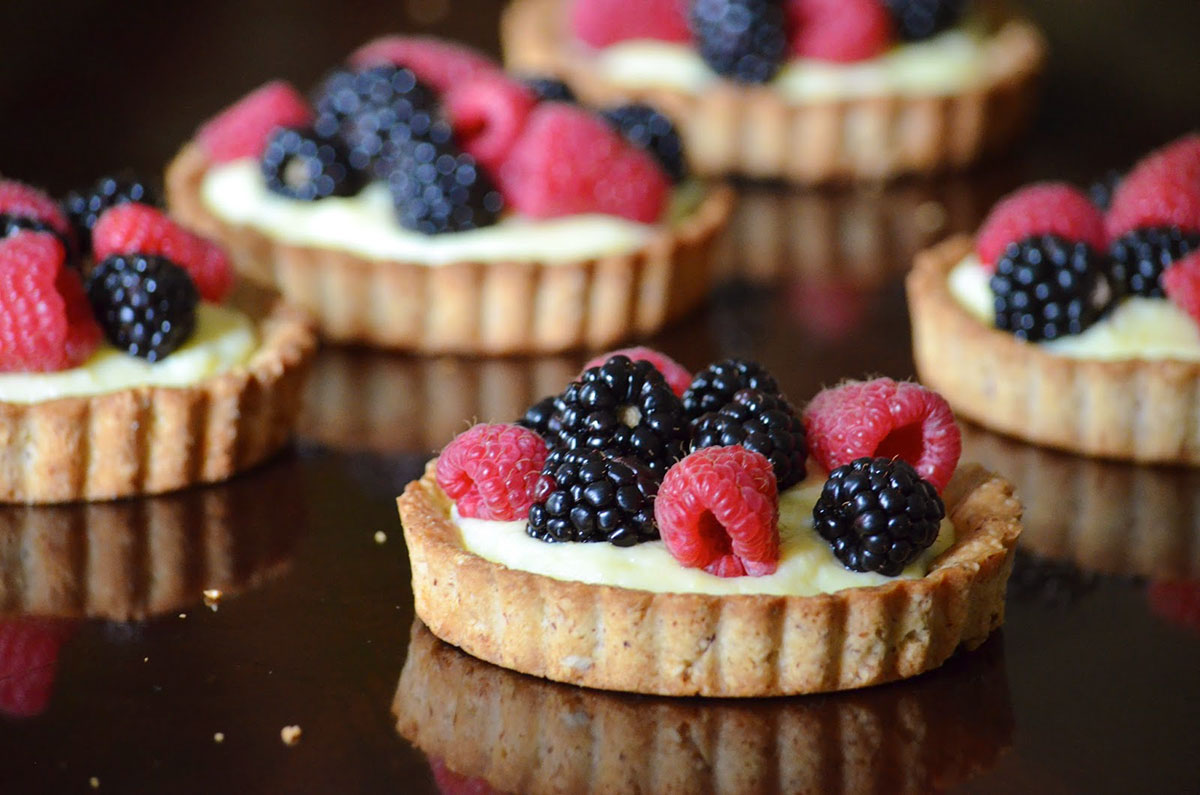 la madeleine fruit tart with berries