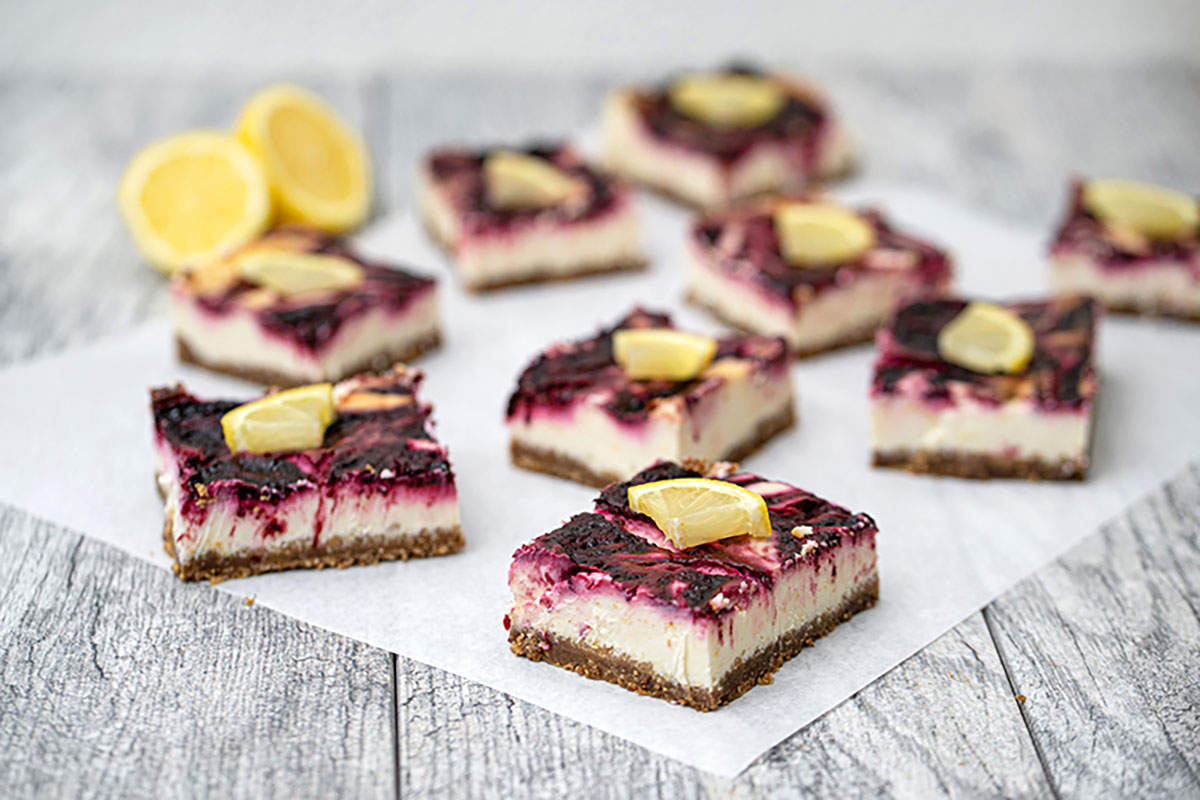 blackberry lemon cheesecake bars