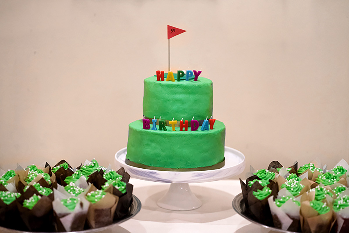 kahlua chocolate golf cake with cupcakes